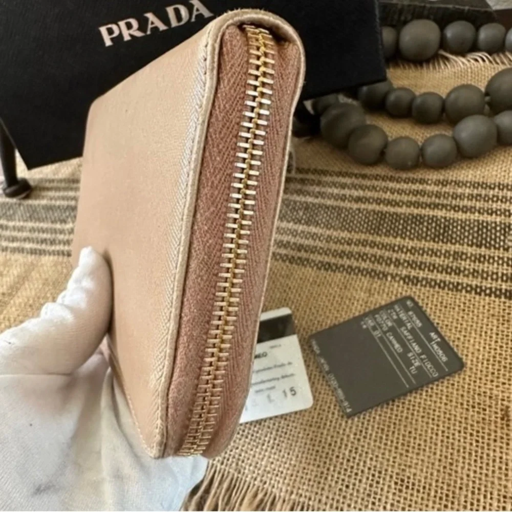 Authentic 💯 percent Prada Saffiano Fiocco Bow Leather Round zip Long wallet - Picture 6 of 13